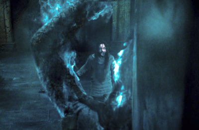 Lucian assiste, horrifié, à la mort de Sonja