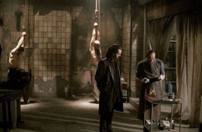 Lucian et Singe expérimentant sur la création d'un Hybride