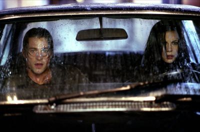 Michael emmené par Sélène en voiture