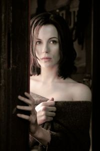 nformations Générales Âge : Environ 1600 ans Statut : Décédé Naissance : Fin du IVème siècle Décès : 2003 Espèce : Immortels Rang : Aîné des Immortels, Chef des Nettoyeurs Alias : Lorenz Macaro Entourage Helena Corvinus (Épouse) William Corvinus (Fils) Marcus Corvinus (Fils) Troisième Fils Corvinus (Fils) Michael Corvin (Descendant) Eve (Descendante) Autre Première apparition : Underworld : Evolution Dernière apparition : Underworld : Evolution Interprété par : Derek Jacobi 