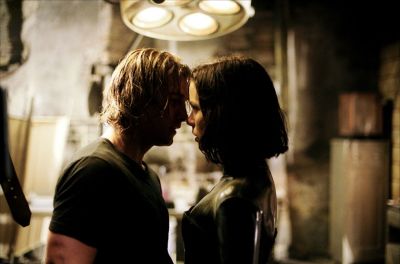 Sélène retrouve Michael dans le Repaire des Lycans.