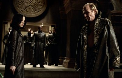 Viktor ordonnant l'assaut sur le Repaire des Lycans