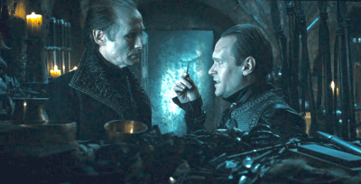 Viktor accusant Tanis d'avoir aidé Lucian