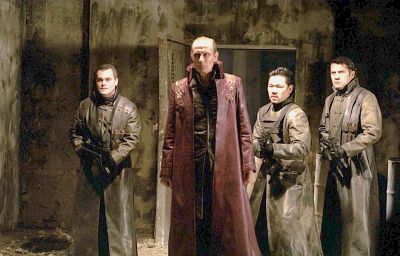 Viktor dans le Repaire des Lycans s'apprêtant à tuer Raze